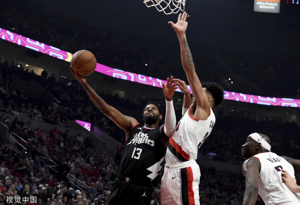 足球比赛中 足球比赛中