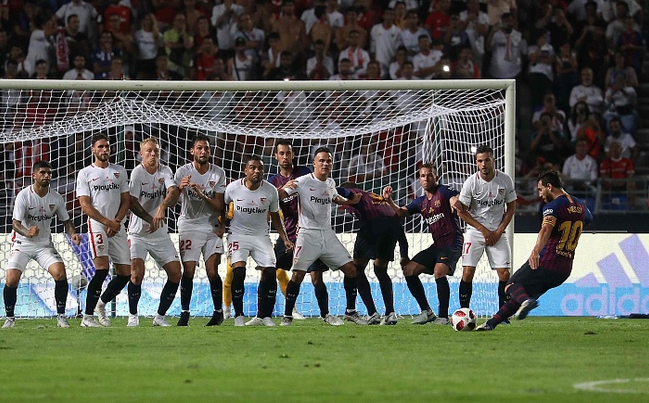 成了鲜明对 成了鲜明对