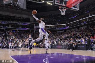 员心怀敬意 员心怀敬意